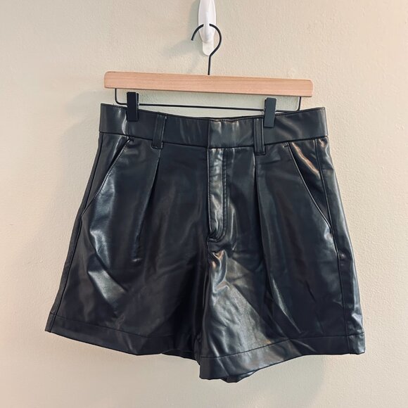 Abercrombie & Fitch Vegan Leather Shorts Womens Size Medium Black Tailored - Picture 2 of 10